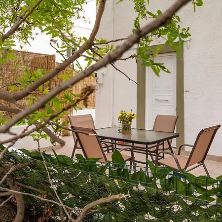 Semesterbostad Traditional Suburbs Maisonette *