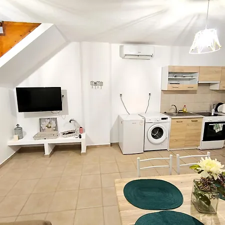 Traditional Suburbs Maisonette Semesterbostad *