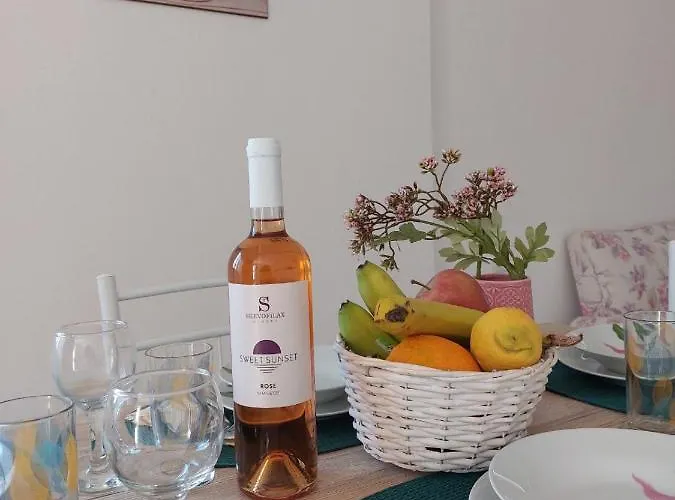 Semesterbostad Traditional Suburbs Maisonette