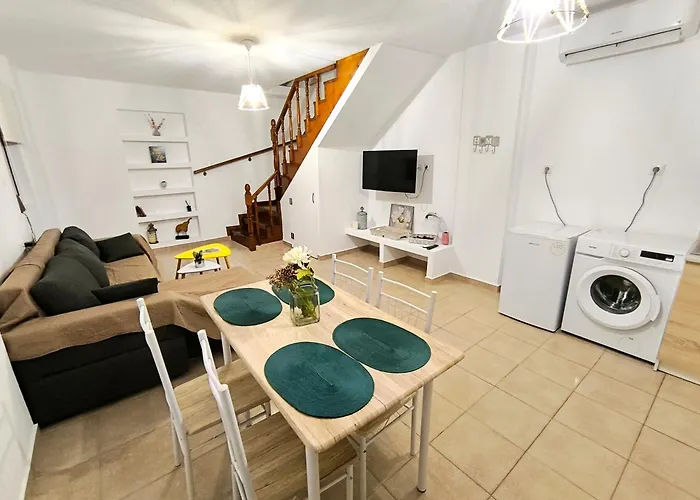 Semesterbostad Traditional Suburbs Maisonette *
