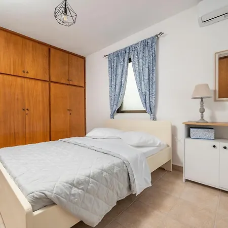 Traditional Suburbs Maisonette