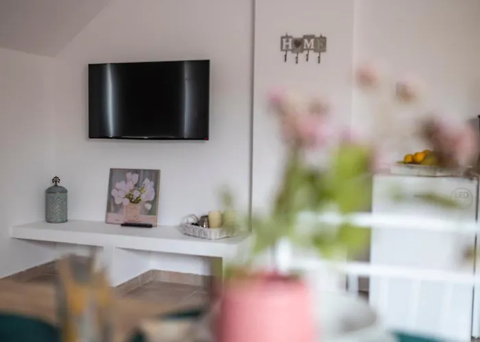 Traditional Suburbs Maisonette