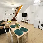 Dom wakacyjny Traditional Suburbs Maisonette *
