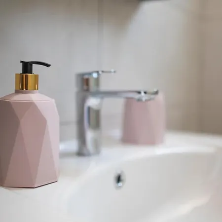 Traditional Suburbs Maisonette Case de vacanță *